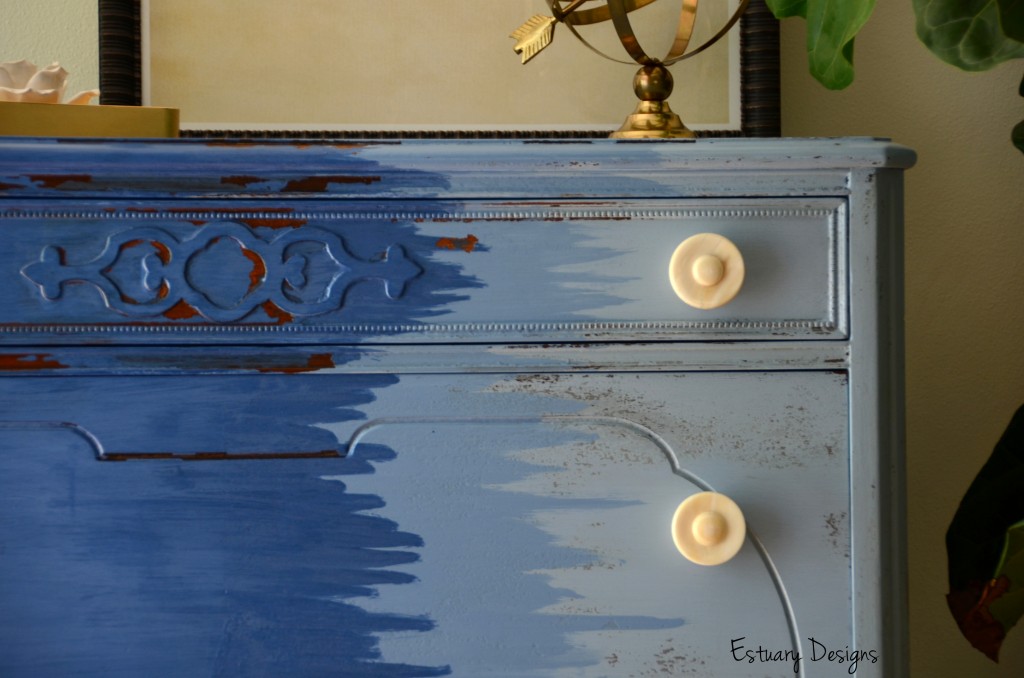 Tallulah close up of lighter blue and bone knobs